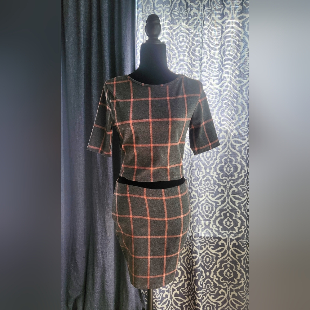 Chic Plaid Women's Skirt Set